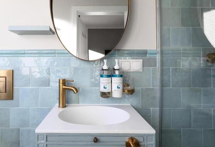 اتاق استاندارد یک نفره, Numa L Mozart