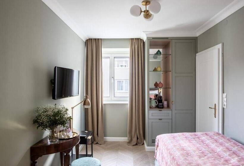 اتاق استاندارد یک نفره, Numa L Mozart