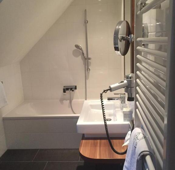 חדר משפחתי, Restaurant Häupl