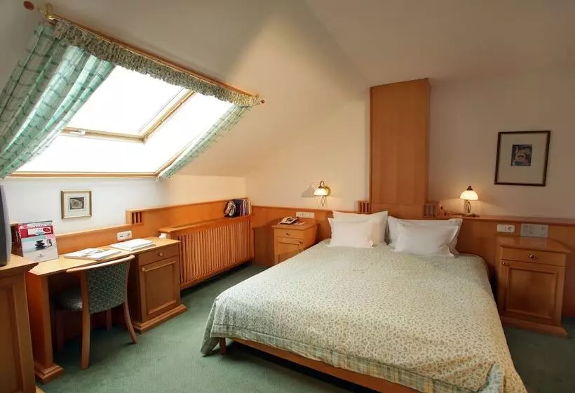 اتاق استاندارد با چشم‌انداز دریاچه, Romantik Hotel Im Weissen Rössl Am Wolfgangsee