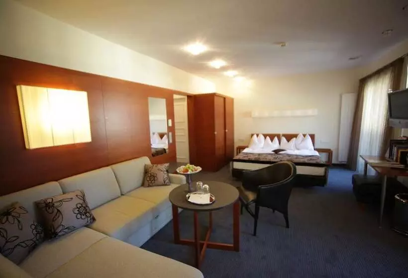 اتاق لوکس با بالکن, Romantik Hotel Im Weissen Rössl Am Wolfgangsee