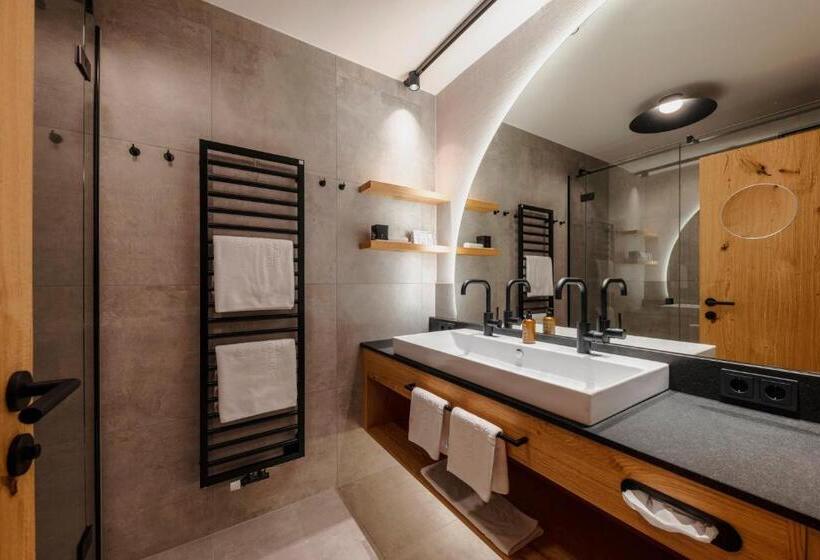 غرفة ديلوكس, Schwarzer Adler   Sport & Spa