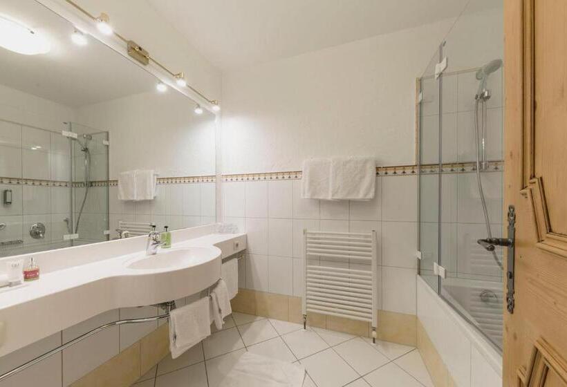 جناح عائلي, Schwarzer Adler   Sport & Spa