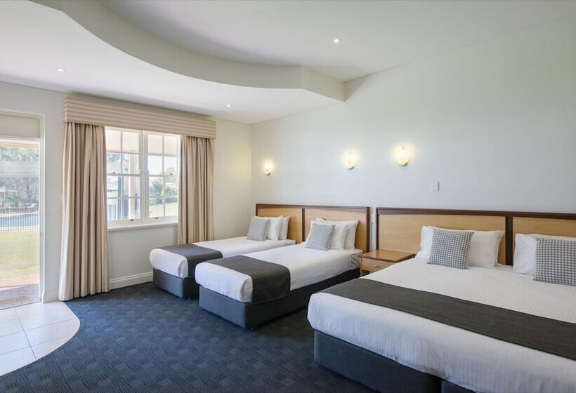 غرفة عائلية, Serafino Mclaren Vale