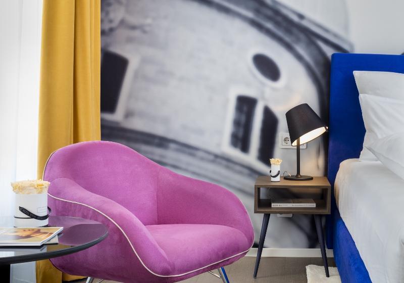 اتاق استاندارد, Stein Adults Only