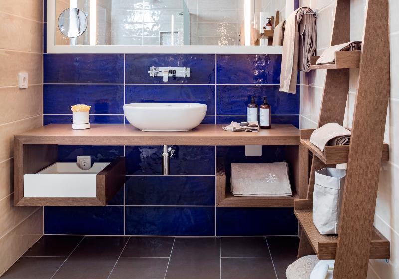 اتاق استاندارد, Stein Adults Only