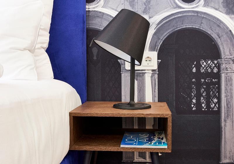 اتاق استاندارد, Stein Adults Only