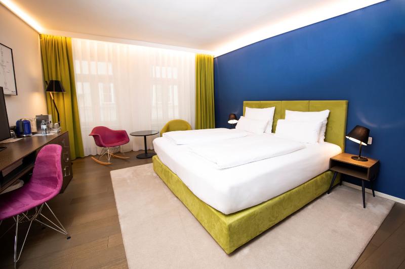 سوییت جونیور, Stein Adults Only