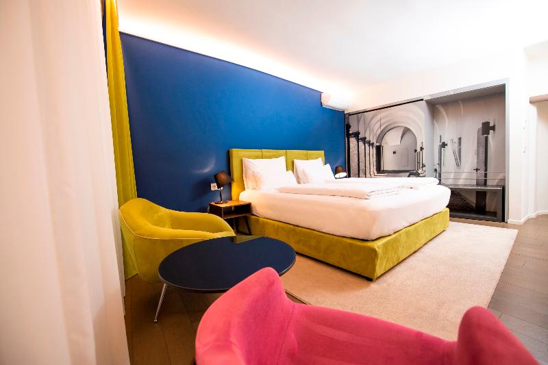 سوییت جونیور, Stein Adults Only