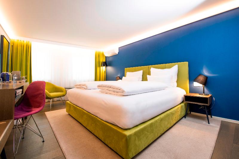 سوییت جونیور, Stein Adults Only