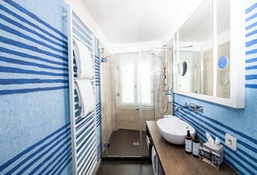 اتاق استاندارد, Stein Adults Only