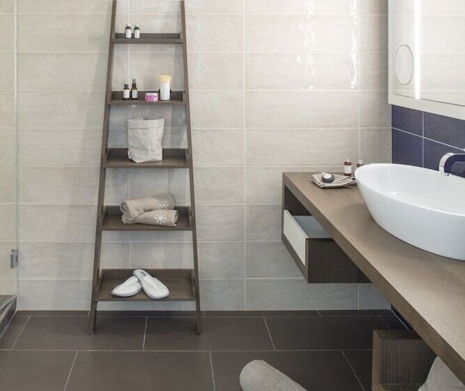 اتاق استاندارد, Stein Adults Only