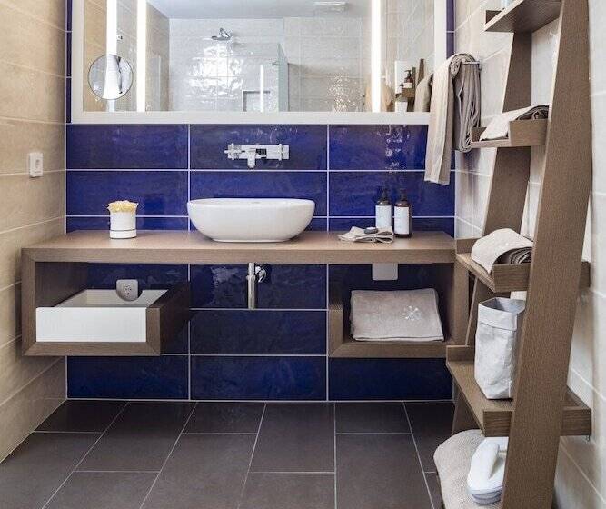 اتاق استاندارد, Stein Adults Only