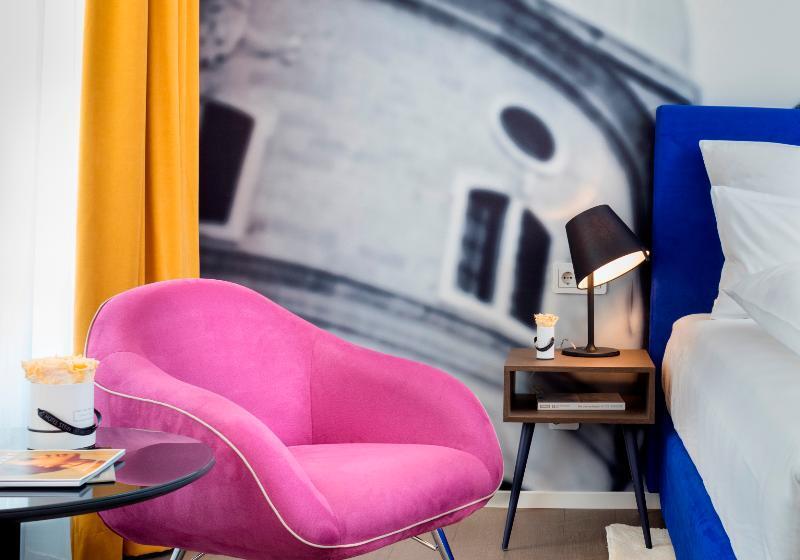 سوییت جونیور, Stein Adults Only