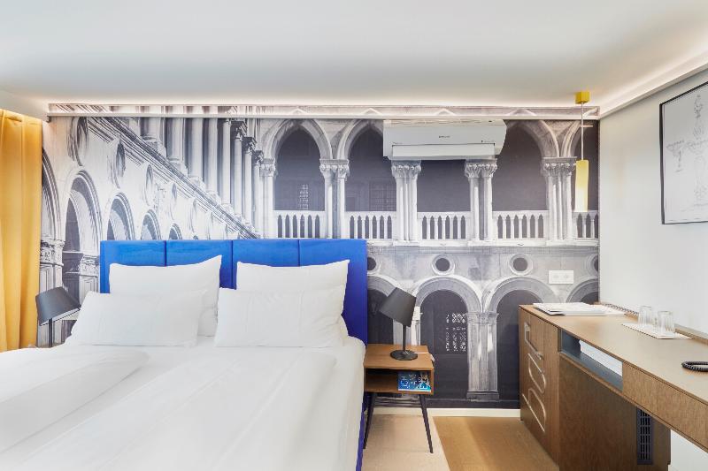 اتاق استاندارد, Stein Adults Only