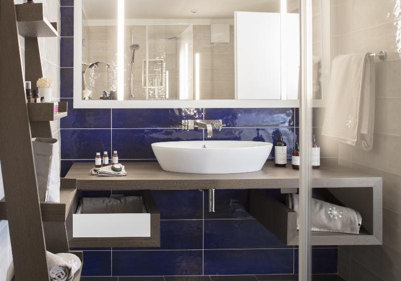 اتاق استاندارد, Stein Adults Only