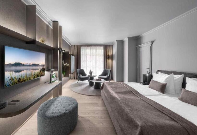 اتاق سوپریور, Weisses Roessl