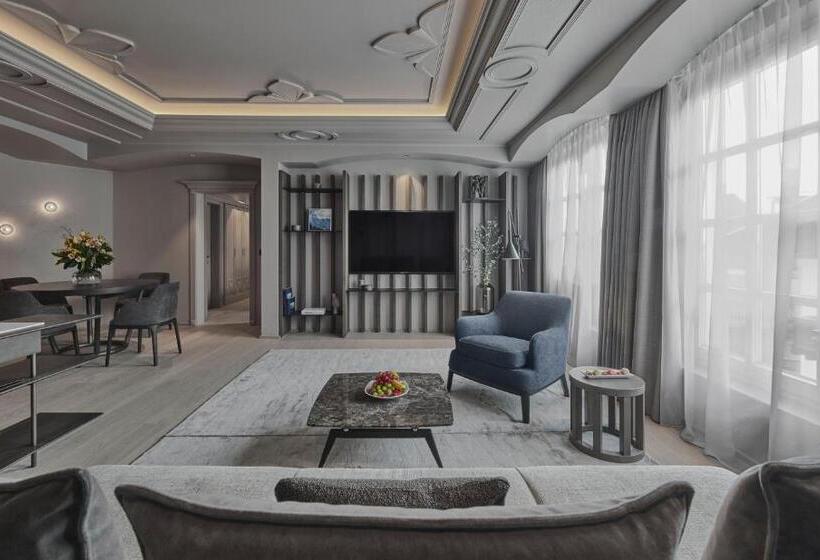 سوییت سوپریور, Weisses Roessl