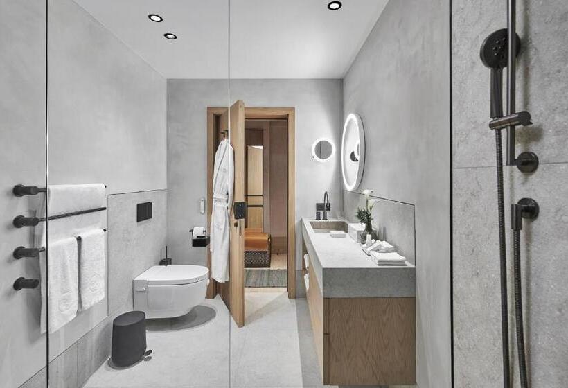 اتاق لوکس, Weisses Roessl