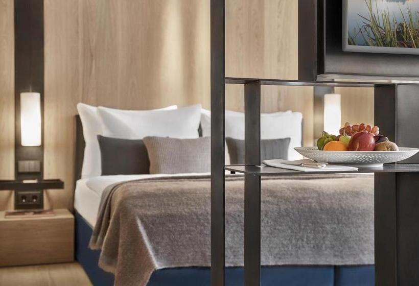 استودیوی لوکس, Weisses Roessl