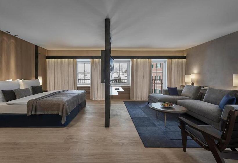 استودیوی لوکس, Weisses Roessl