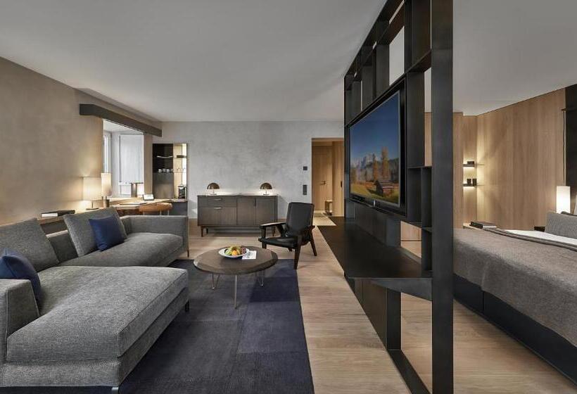 استودیوی لوکس, Weisses Roessl