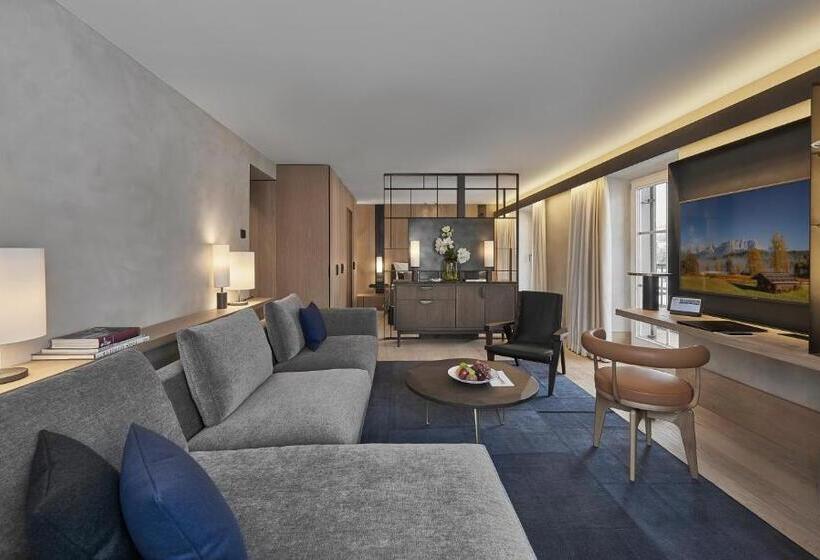 سوییت لوکس, Weisses Roessl