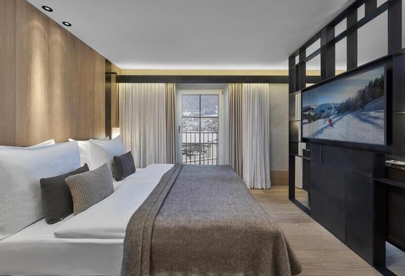 سوییت لوکس, Weisses Roessl