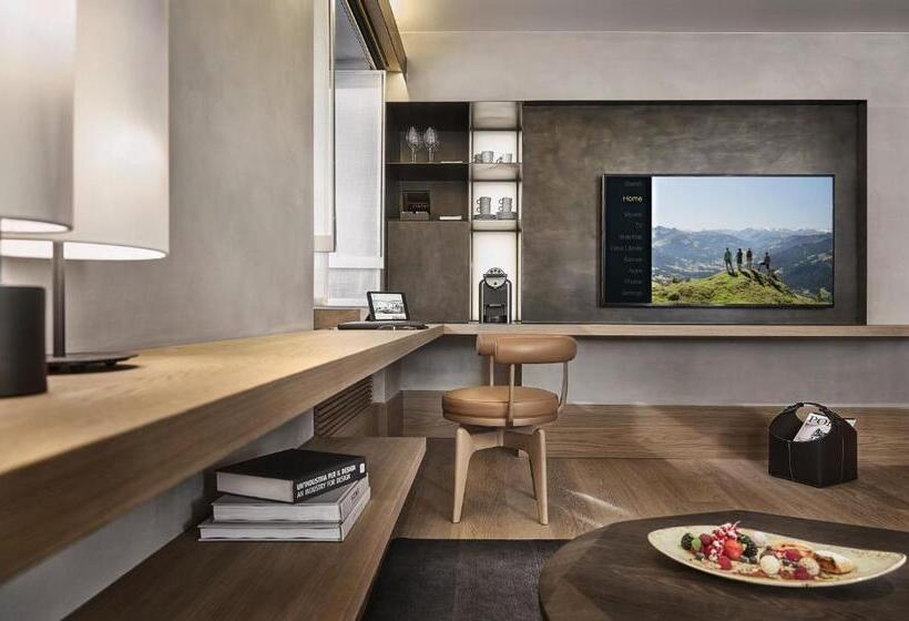 سوییت لوکس, Weisses Roessl