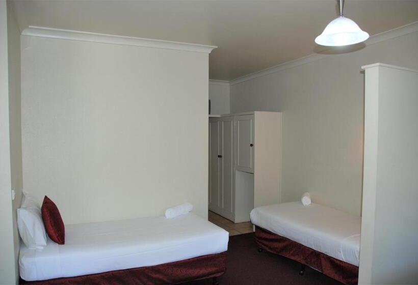 اتاق استاندارد, Commodore Motor Inn