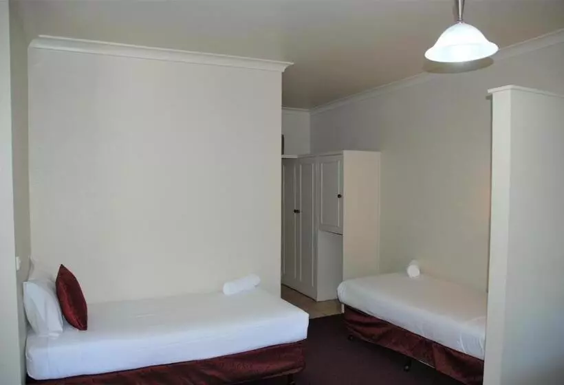 اتاق استاندارد, Commodore Motor Inn