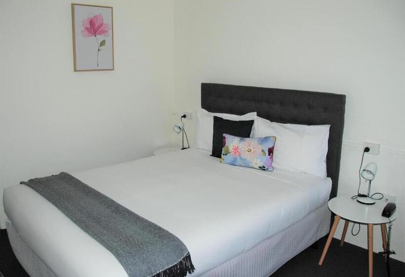 Quarto Superior Cama Queen, Commodore Motor Inn