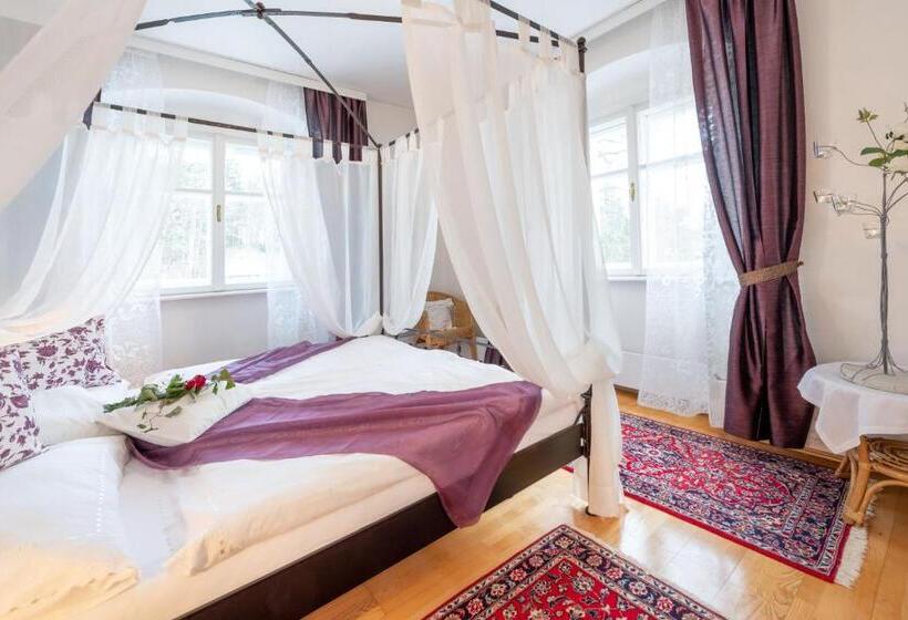 جناح, Schlosshotel Rosenau Superior