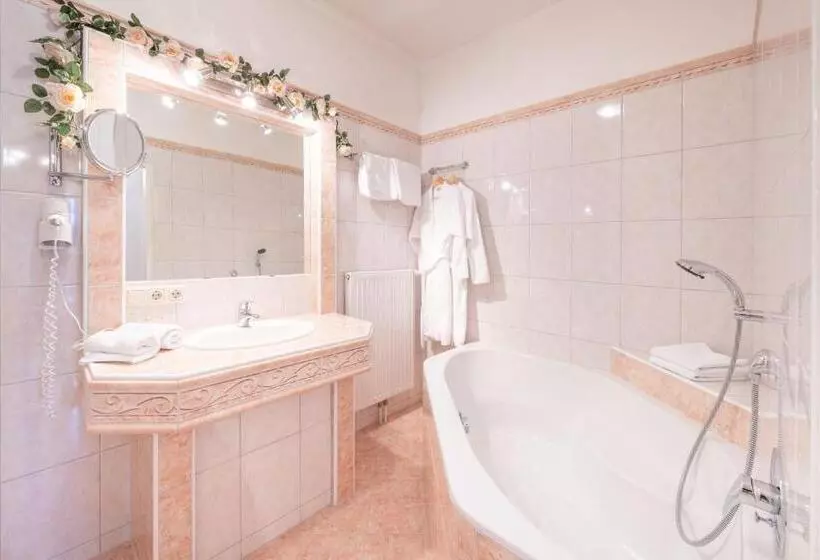 スイート, Schlosshotel Rosenau Superior
