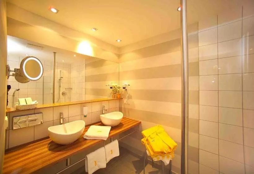 اتاق استاندارد با چشم‌انداز دریاچه, Seehotel Engstler