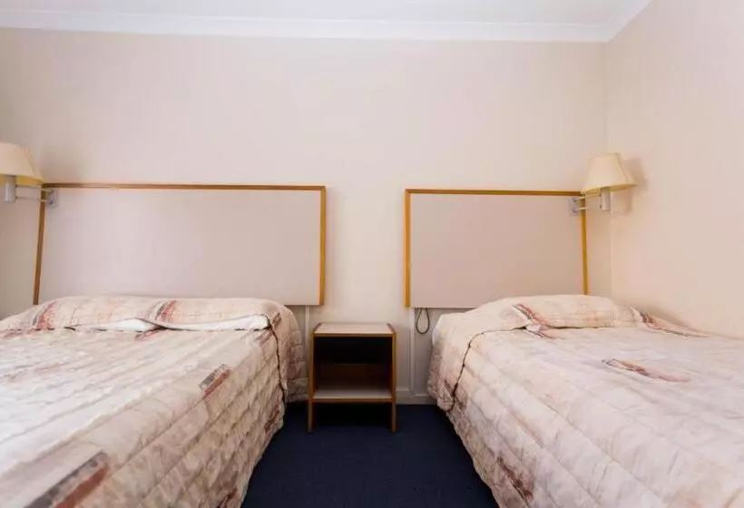 ３ベッドルームアパートメント, Sleepwell Motel