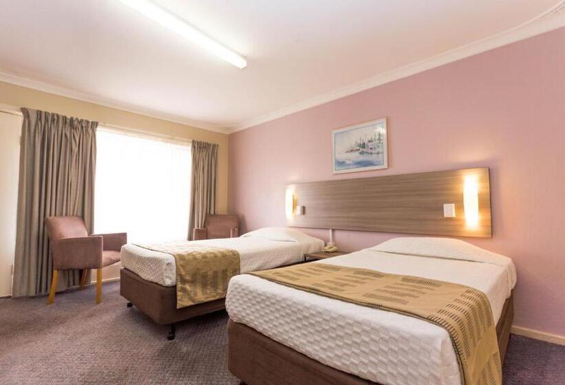 Номер Комфорт, Sleepwell Motel