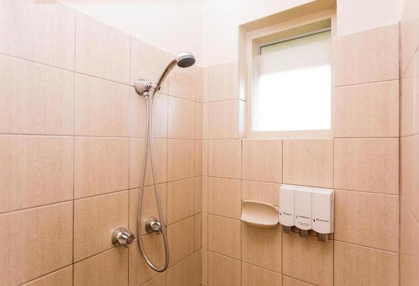 コンフォートルーム, Sleepwell Motel