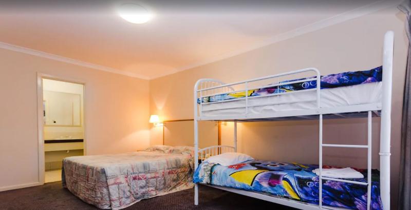 ファミリールーム, Sleepwell Motel