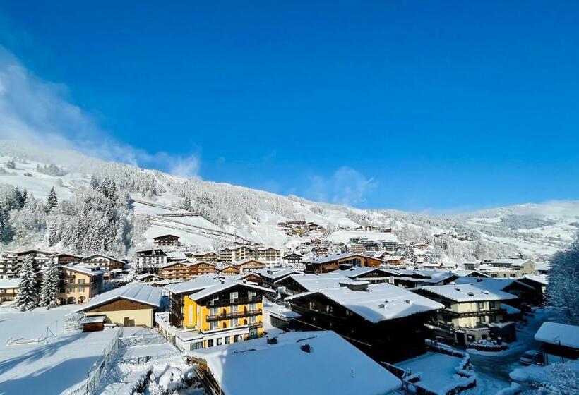 سوئیت جونیور با چشمانداز کوهستان, Wellness Und Familienhotel Egger