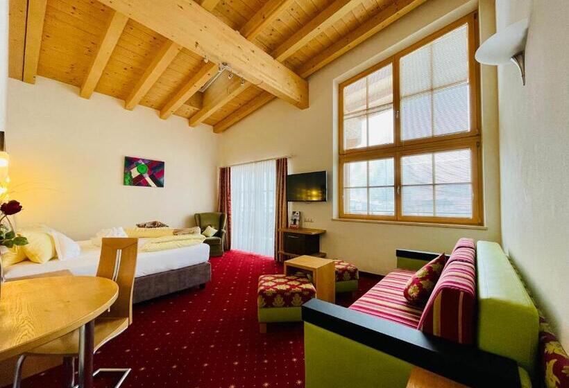 سوئیت جونیور با چشمانداز کوهستان, Wellness Und Familienhotel Egger