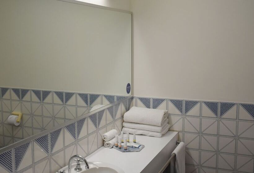 חדר משפחתי, Admiral Motel Bunbury