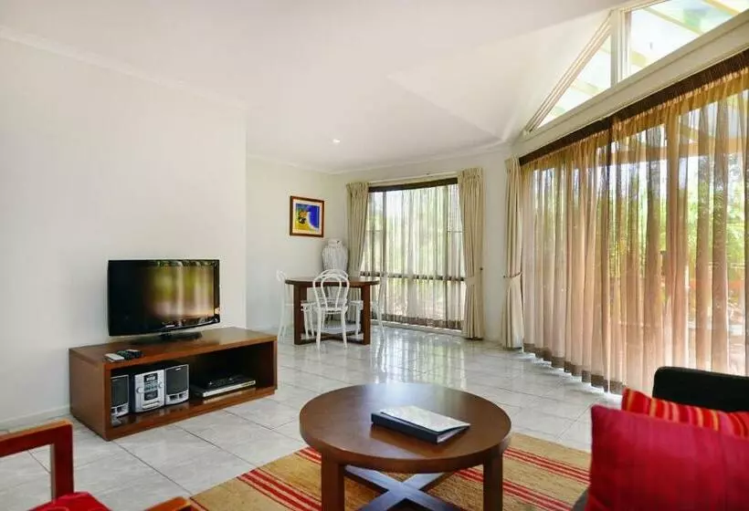 디럭스 자쿠지룸, Breakfree Aanuka Beach Resort