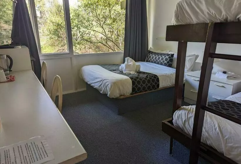 اتاق خانوادگی, Cooma High Country Motel