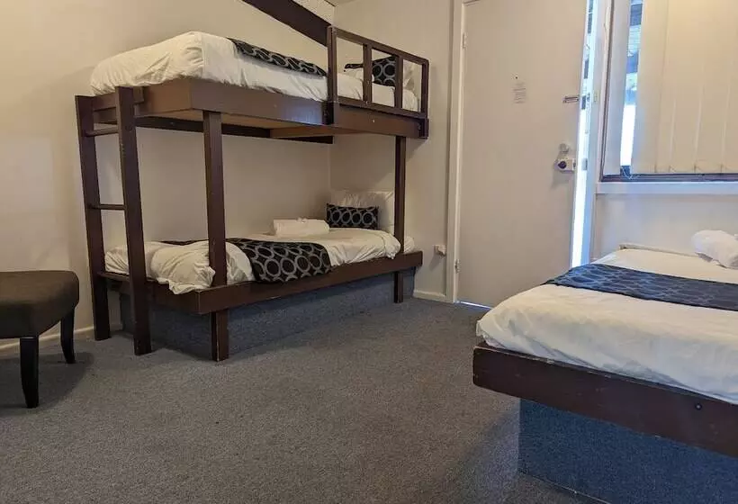 اتاق خانوادگی, Cooma High Country Motel