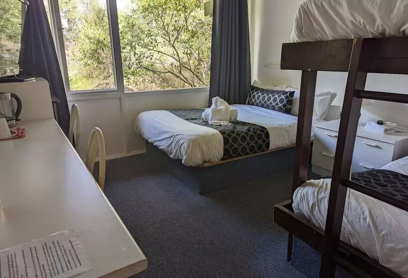 اتاق خانوادگی, Cooma High Country Motel