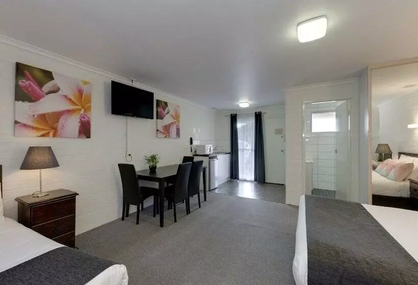 Perhehuone, Frankston Motel