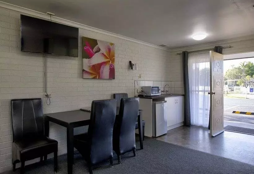 Perhehuone, Frankston Motel