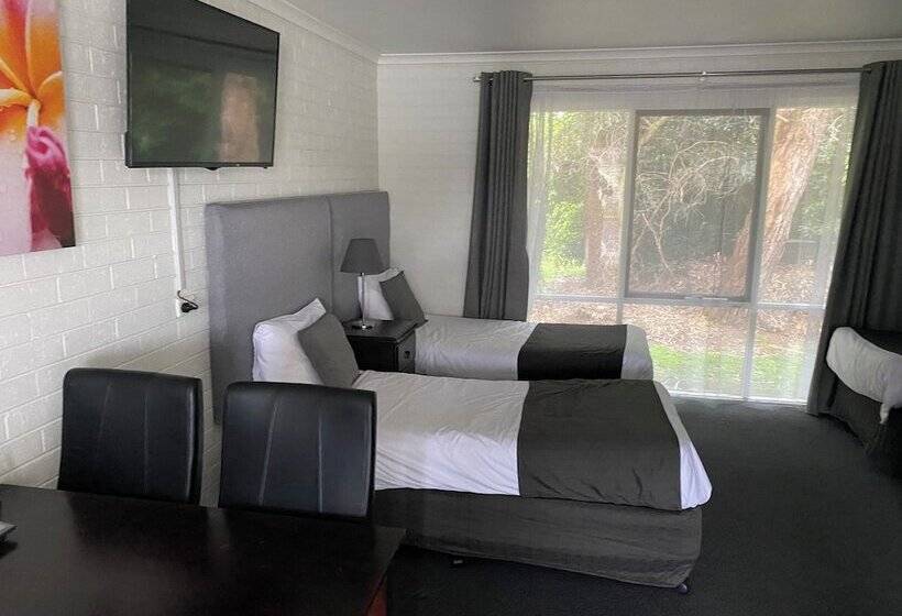 패밀리 룸, Frankston Motel