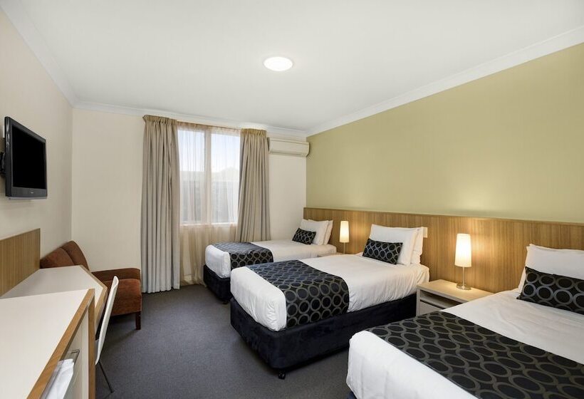 חדר משפחתי, Adelaide Road Motor Lodge